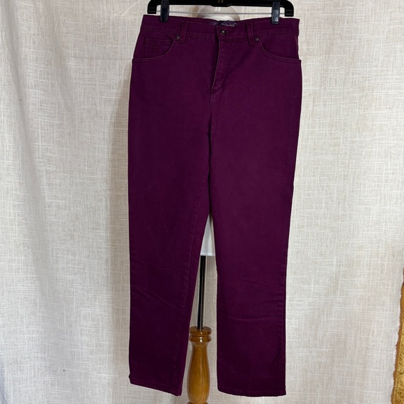 Gloria Vanderbilt Pants - NWOT Gloria Vanderbilt “Amanda” cotton stretch straight leg pants